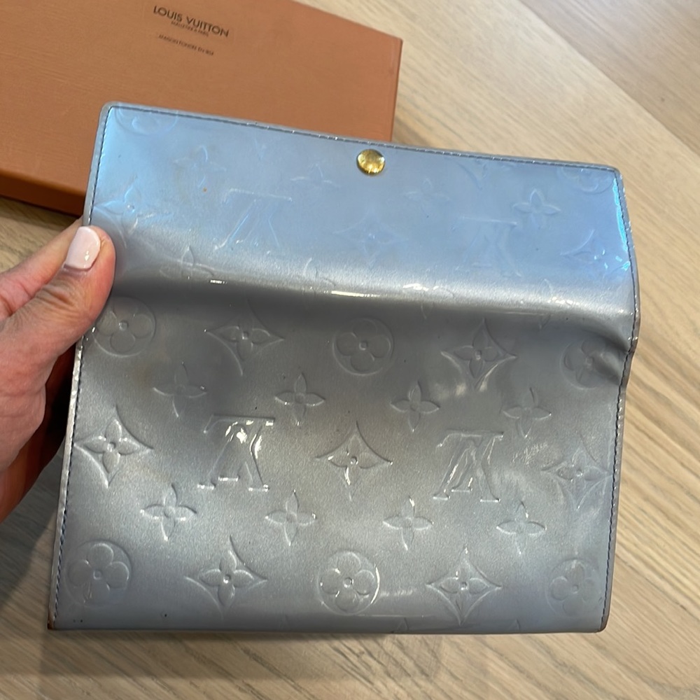 Authentic Louis Vuitton LV Vernis Light Blue wallet/ clutch - Picture 13 of 14